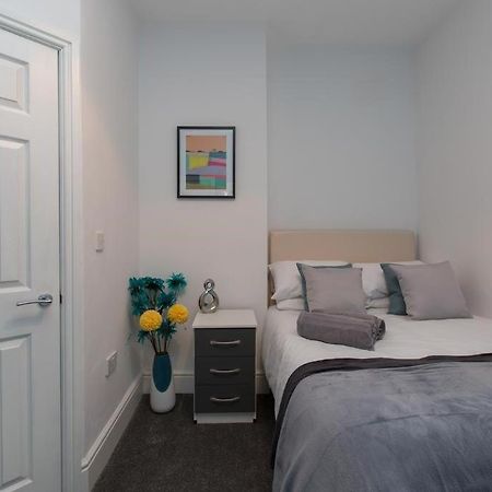 Townhouse @ 166 Ruskin Road Crewe Exteriör bild