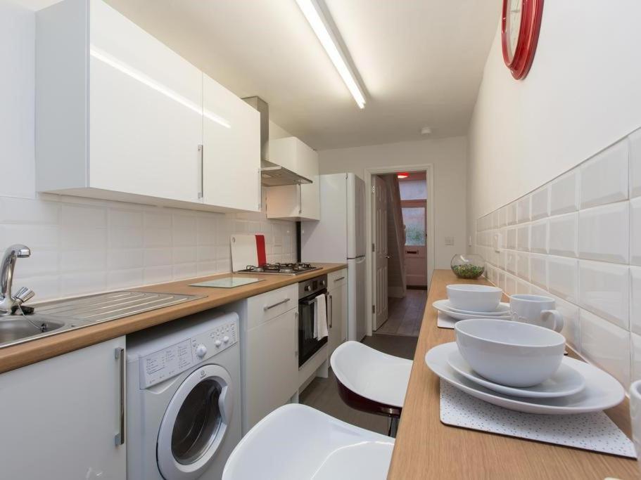 Townhouse @ 166 Ruskin Road Crewe Exteriör bild