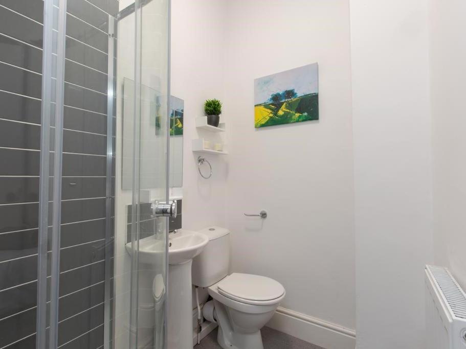 Townhouse @ 166 Ruskin Road Crewe Exteriör bild