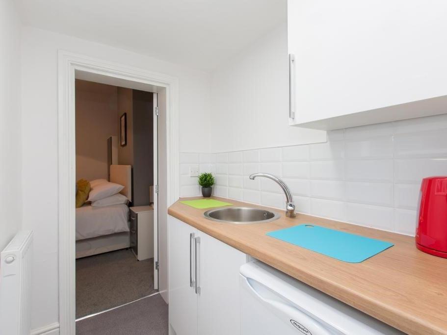 Townhouse @ 166 Ruskin Road Crewe Exteriör bild