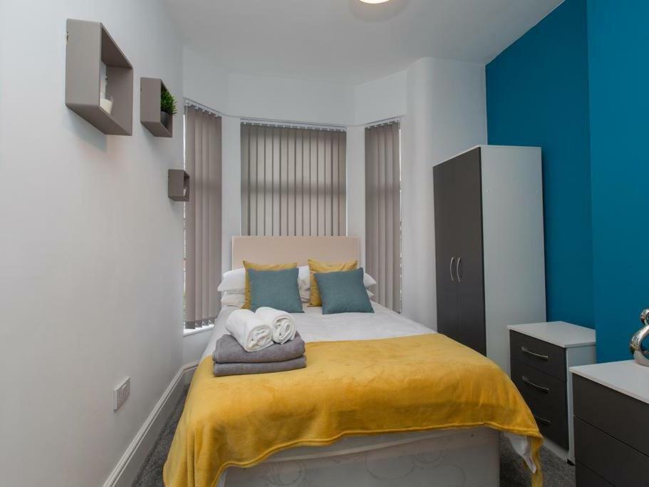 Townhouse @ 166 Ruskin Road Crewe Exteriör bild
