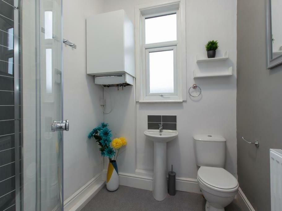 Townhouse @ 166 Ruskin Road Crewe Exteriör bild